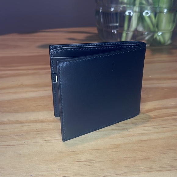 Authentic GUCCI Vintage Logo Mens Bi Fold Wallet Black NEW WITHOUT BOX - Picture 2 of 6